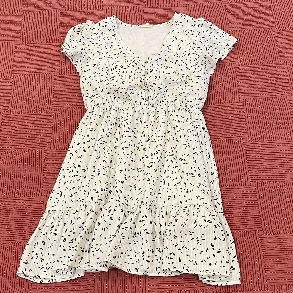 Main Strip women’s small White and Black lined Dress